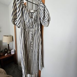 NWT Universal Thread Navy and White Striped Puff Sleeve Midi Dress